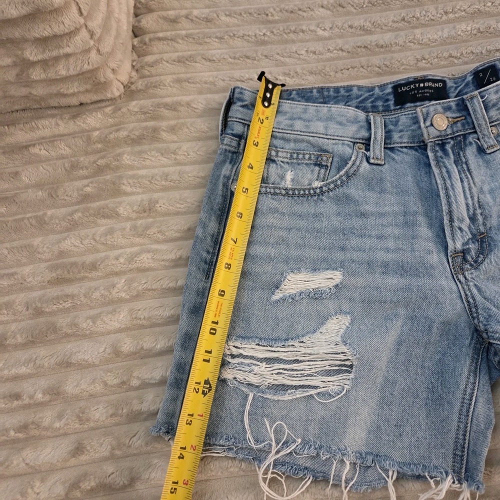 Lucky Brand Size 2 26 Distressed Denim Shorts Light Wash Frayed Boyfriend Short - Picture 3 of 8